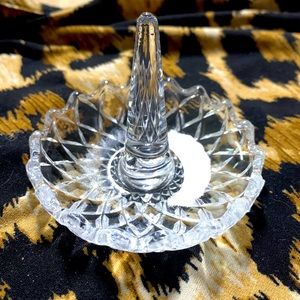 Crystal ring holder